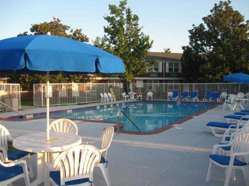 Clarion Inn Falls Church-Arlington Extérieur photo