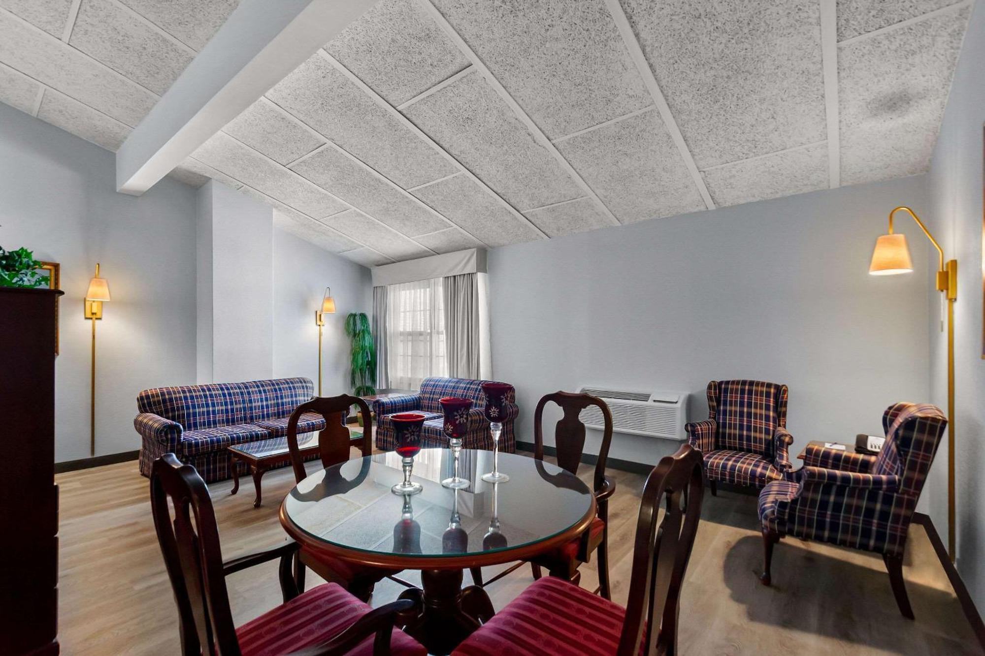 Clarion Inn Falls Church-Arlington Extérieur photo