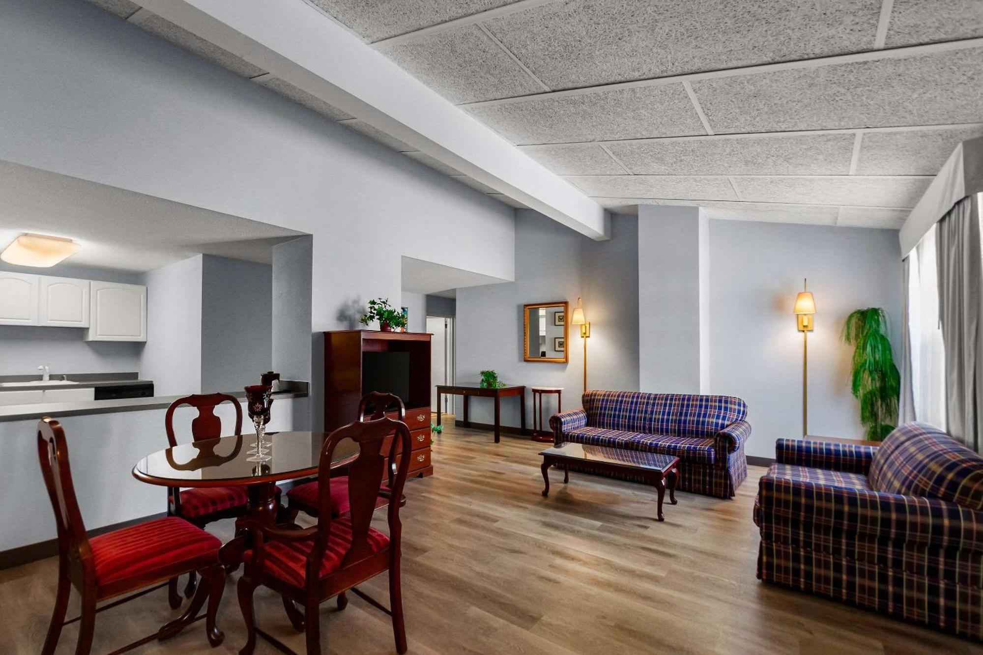 Clarion Inn Falls Church-Arlington Extérieur photo