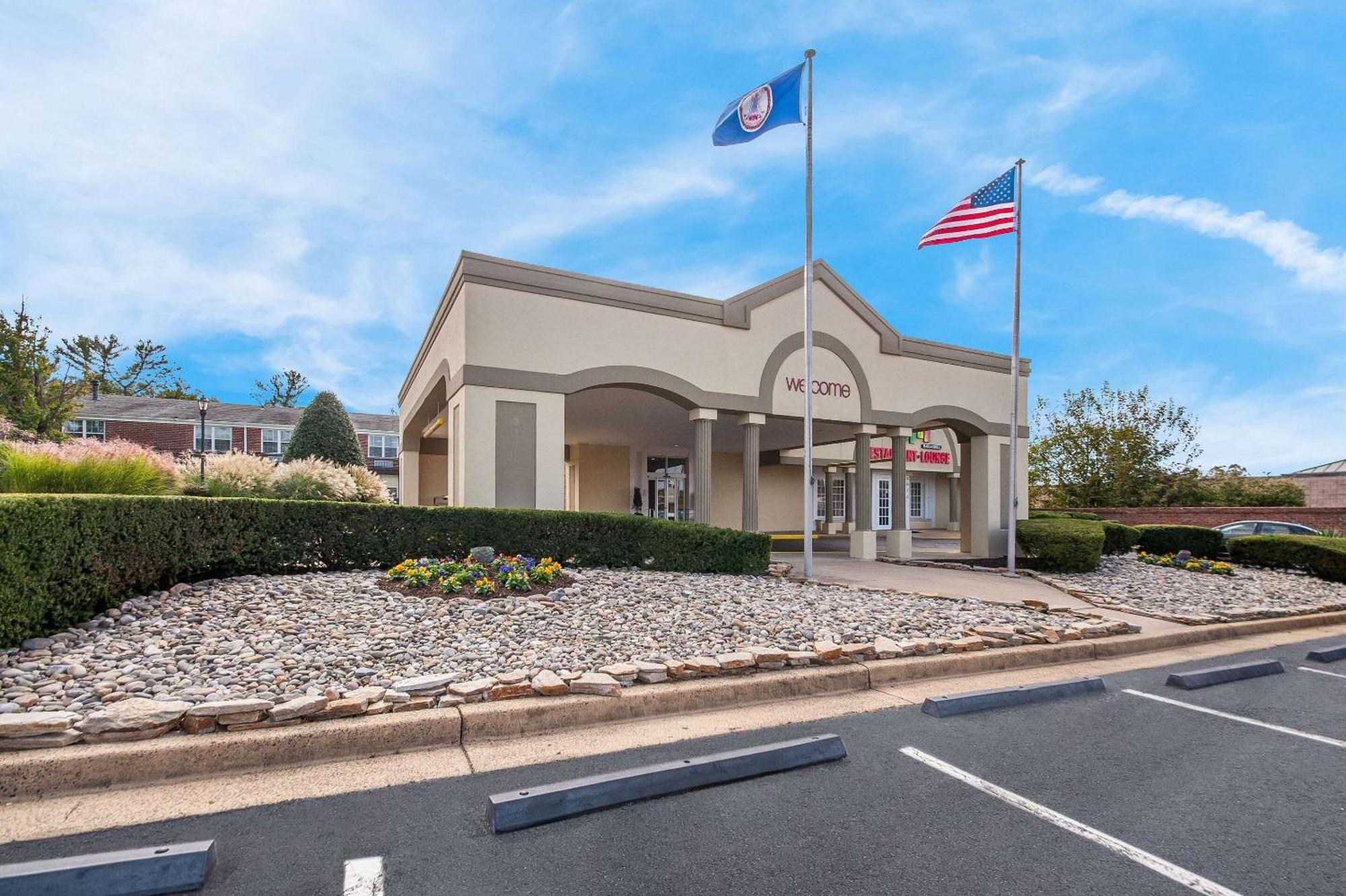 Clarion Inn Falls Church-Arlington Extérieur photo