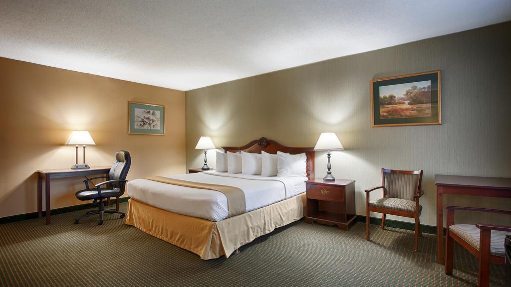 Clarion Inn Falls Church-Arlington Extérieur photo