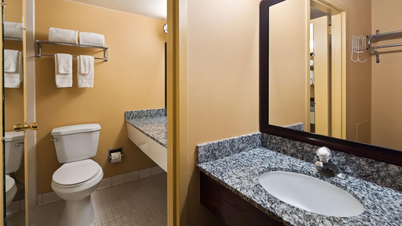 Clarion Inn Falls Church-Arlington Extérieur photo