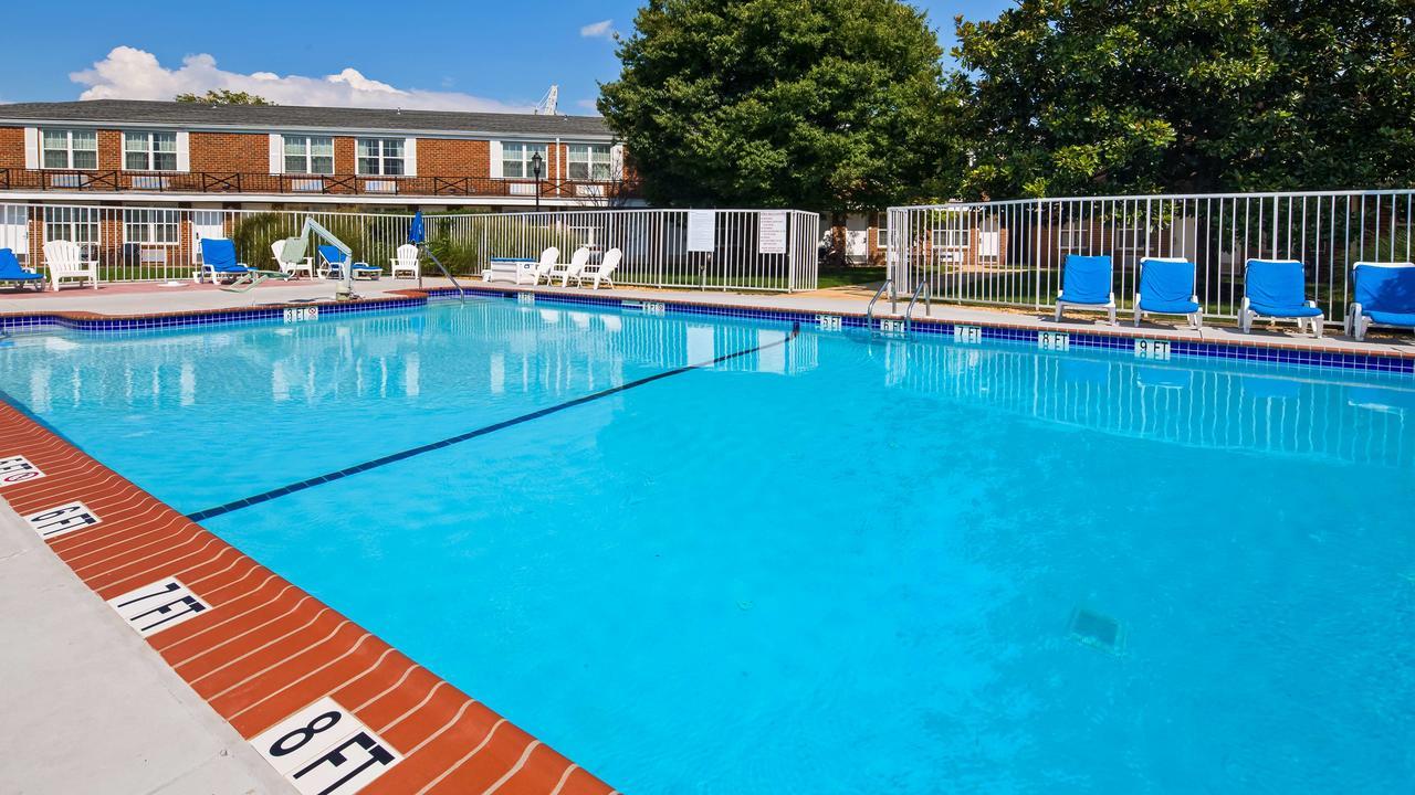 Clarion Inn Falls Church-Arlington Extérieur photo