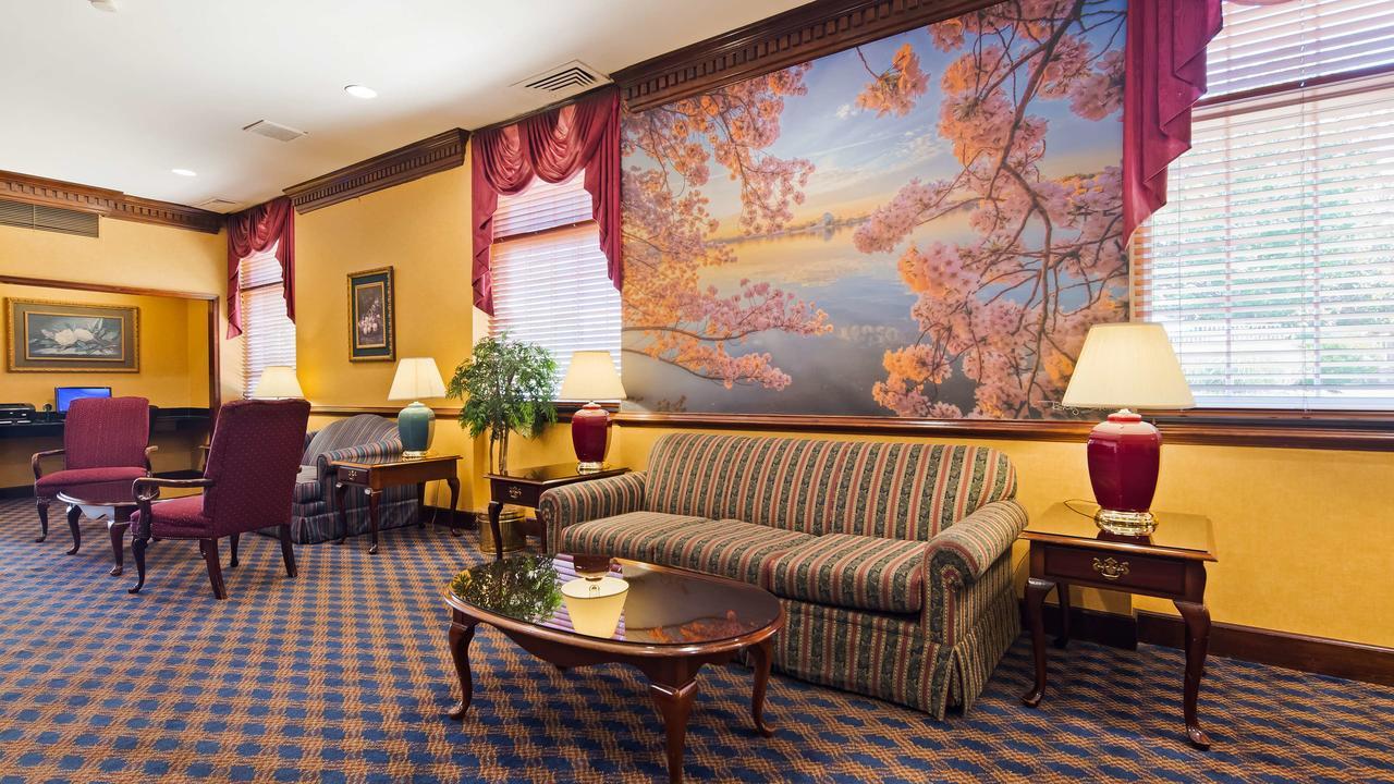 Clarion Inn Falls Church-Arlington Extérieur photo